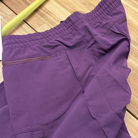 MOVEMENT ⭐️ butter soft  scrub set - Picture 13 of 14